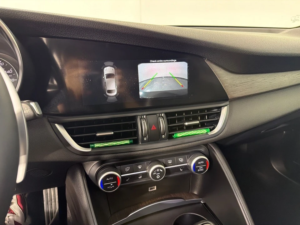 2017 Alfa Romeo Giulia - Image 15 of 25