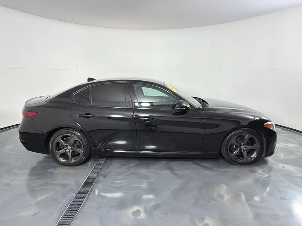 2017 Alfa Romeo Giulia - Image 4 of 25