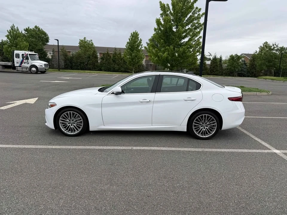 2017 Alfa Romeo Giulia - Image 3 of 18
