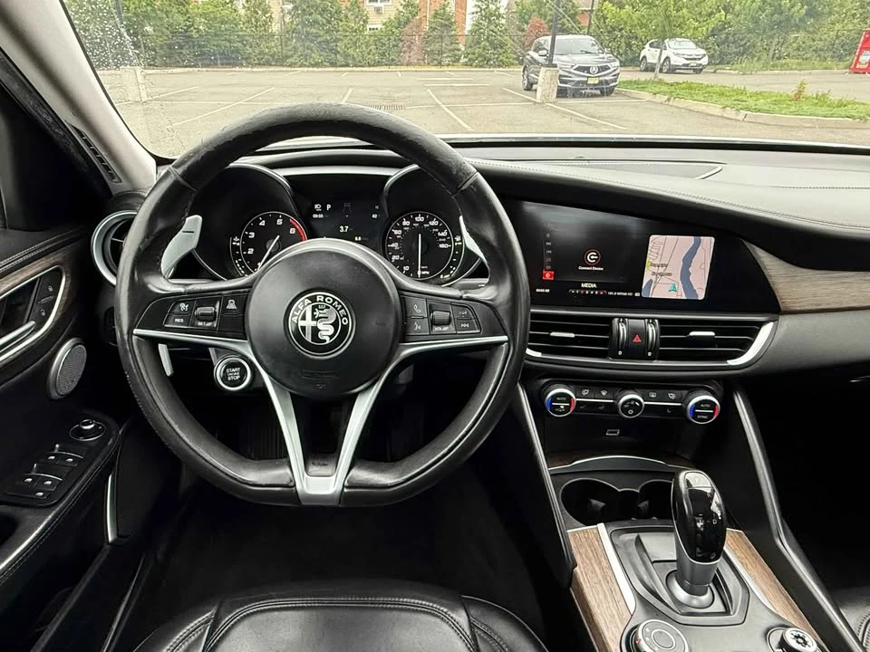 2017 Alfa Romeo Giulia - Image 11 of 18