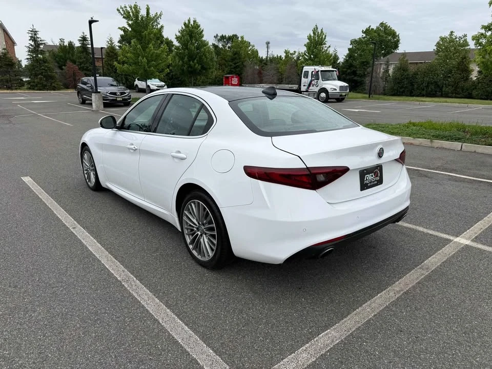 2017 Alfa Romeo Giulia - Image 4 of 18