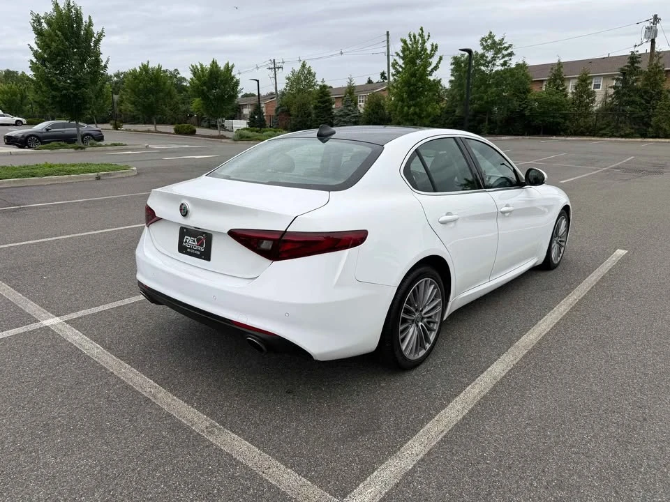 2017 Alfa Romeo Giulia - Image 6 of 18
