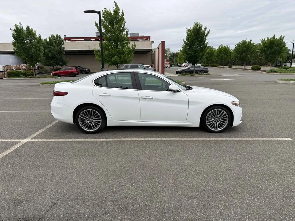 2017 Alfa Romeo Giulia - Image 7 of 18