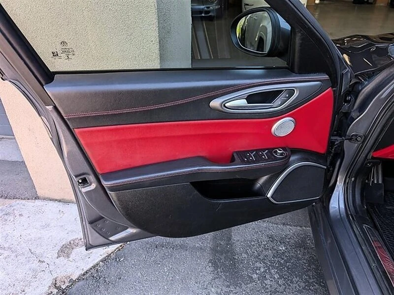 2017 Alfa Romeo Giulia - Image 18 of 20