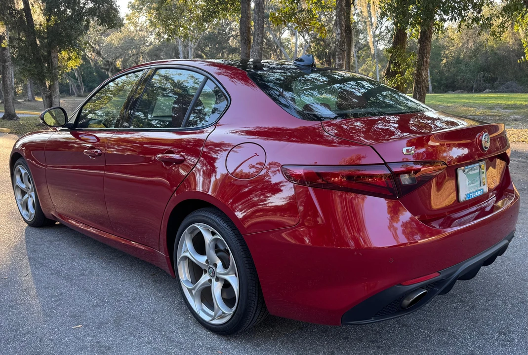 2017 Alfa Romeo Giulia - Image 7 of 31