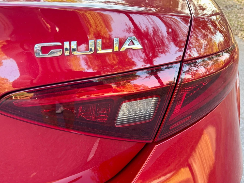 2017 Alfa Romeo Giulia - Image 13 of 31