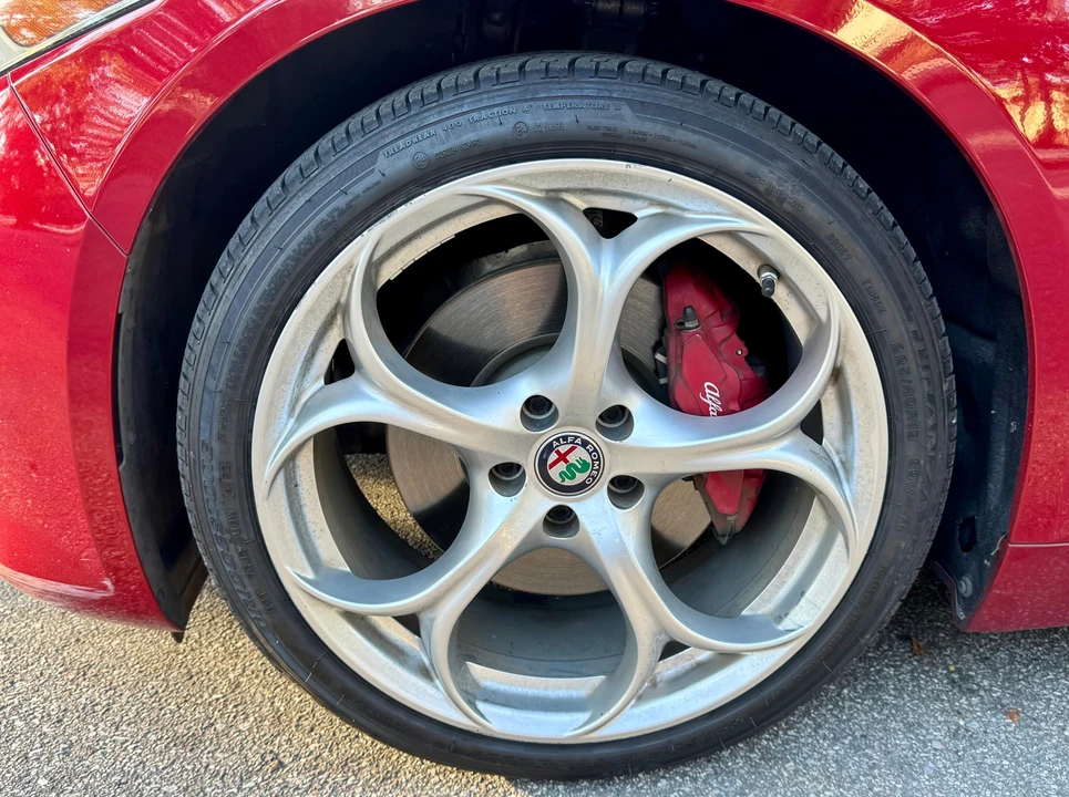 2017 Alfa Romeo Giulia - Image 18 of 31