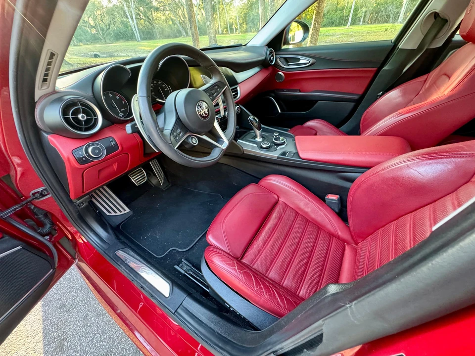 2017 Alfa Romeo Giulia - Image 30 of 31