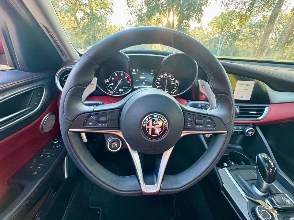 2017 Alfa Romeo Giulia - Image 31 of 31