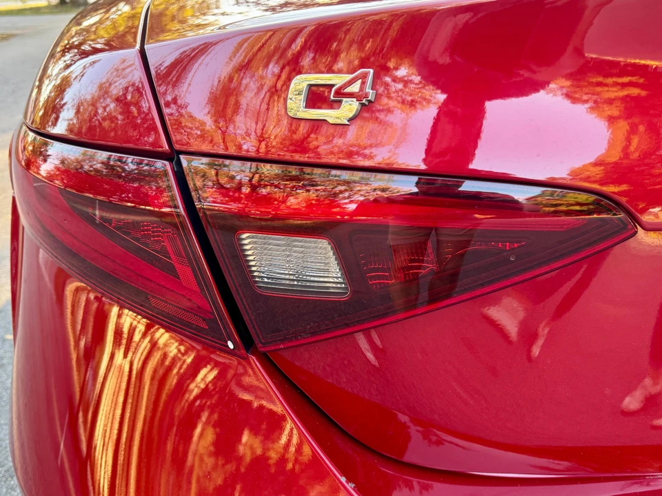 2017 Alfa Romeo Giulia - Image 12 of 31