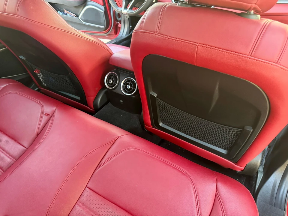 2017 Alfa Romeo Giulia - Image 27 of 31