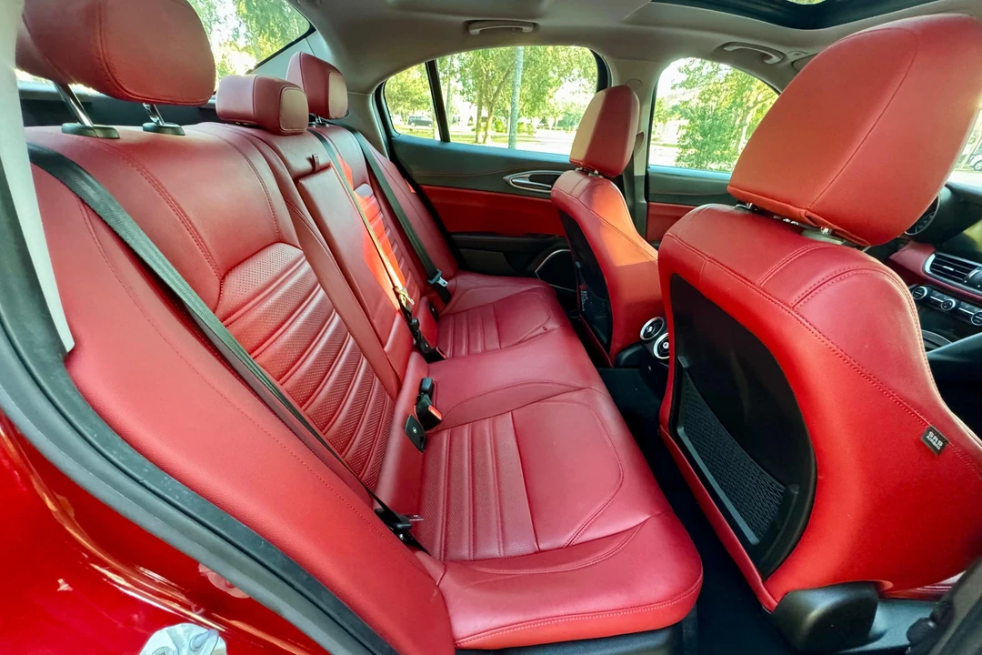 2017 Alfa Romeo Giulia - Image 24 of 31