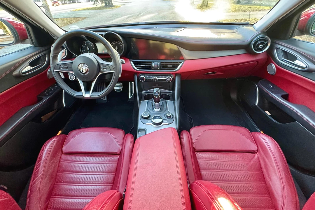 2017 Alfa Romeo Giulia - Image 22 of 31