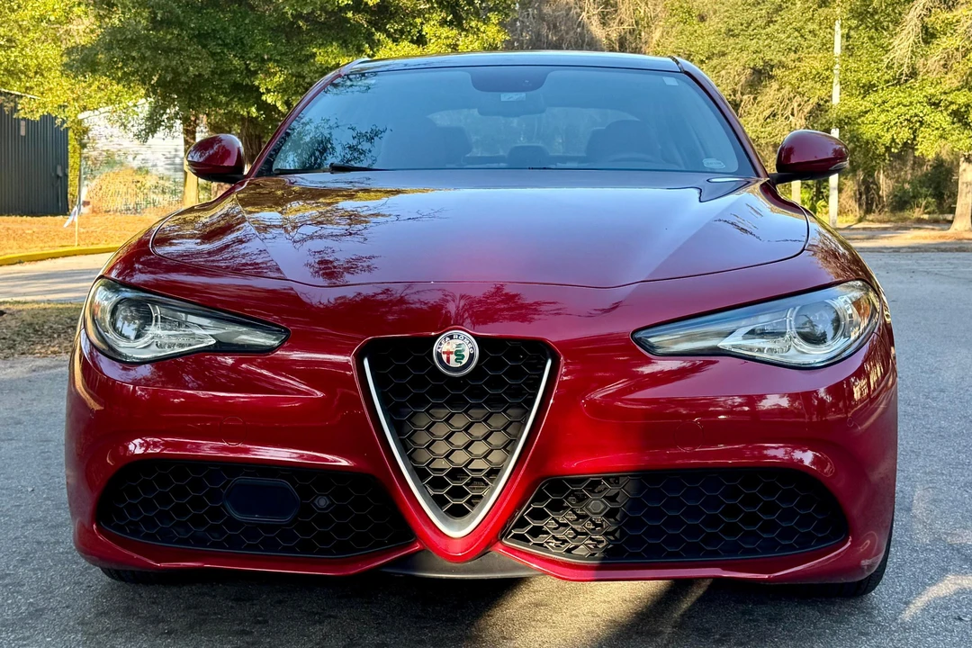 2017 Alfa Romeo Giulia - Image 2 of 31