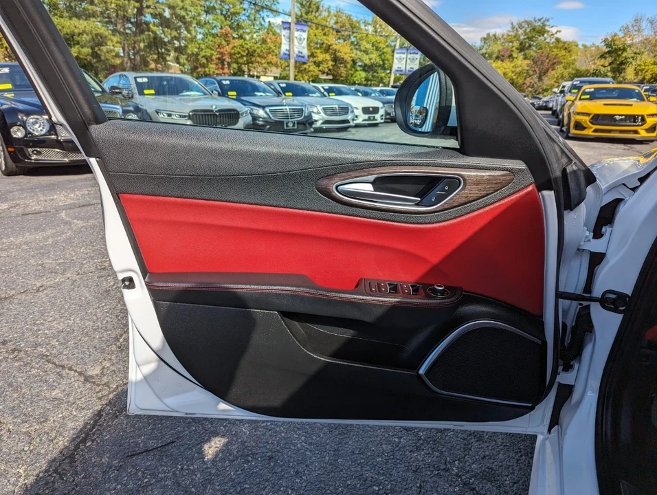 2017 Alfa Romeo Giulia - Image 11 of 21