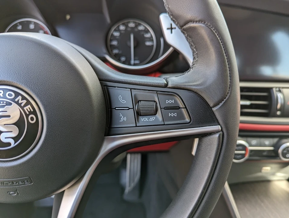 2017 Alfa Romeo Giulia - Image 18 of 21