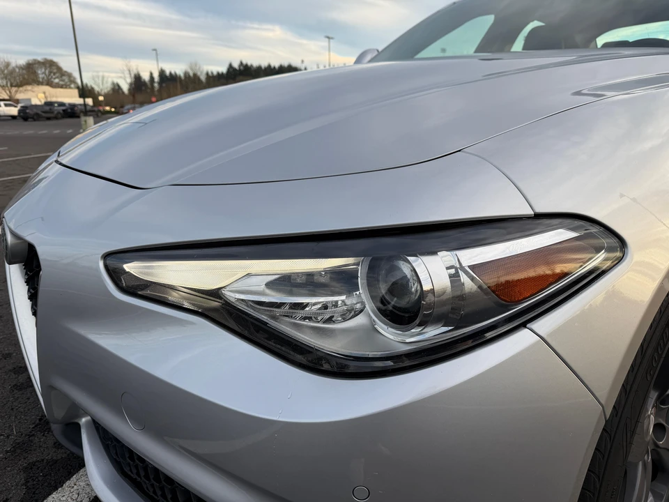 2017 Alfa Romeo Giulia - Image 21 of 31