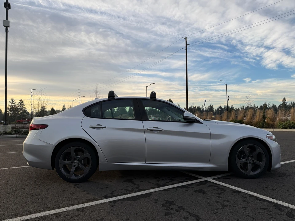 2017 Alfa Romeo Giulia - Image 16 of 31