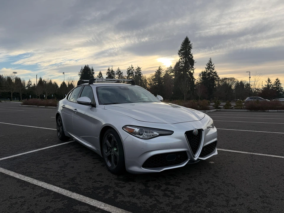 2017 Alfa Romeo Giulia - Image 18 of 31