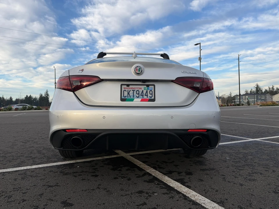 2017 Alfa Romeo Giulia - Image 13 of 31