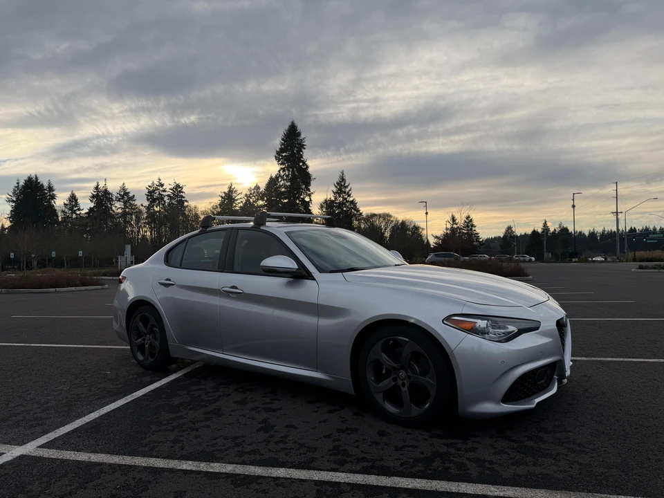 2017 Alfa Romeo Giulia - Image 17 of 31