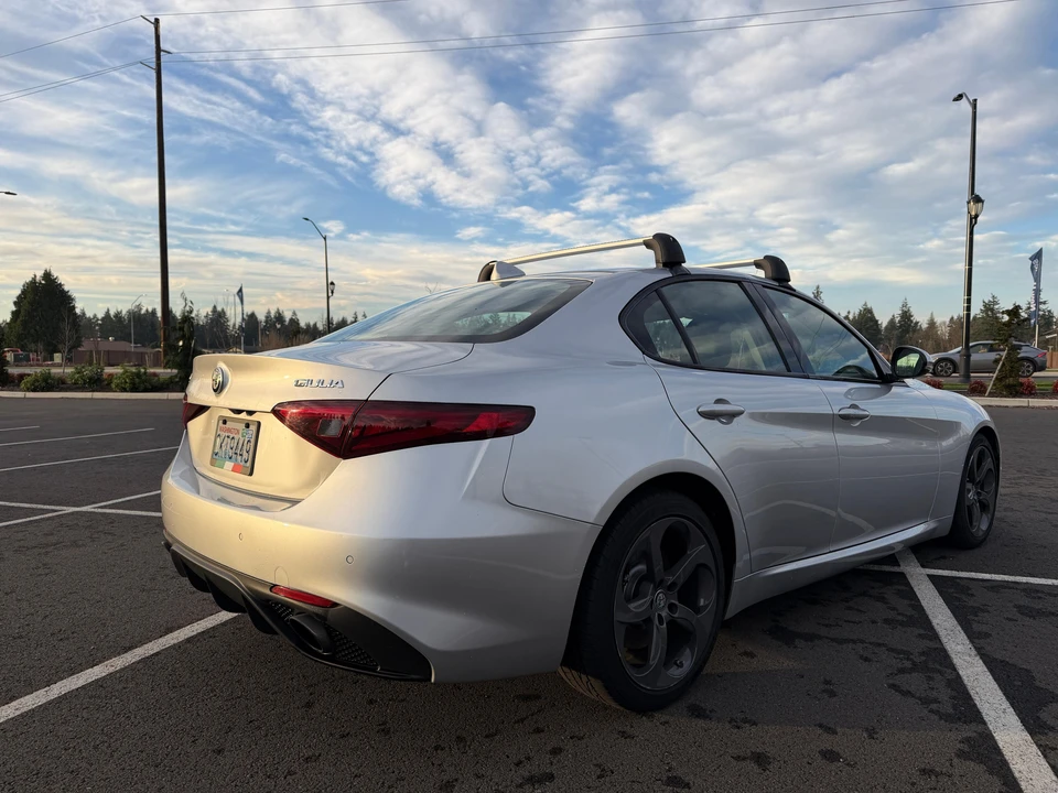 2017 Alfa Romeo Giulia - Image 15 of 31