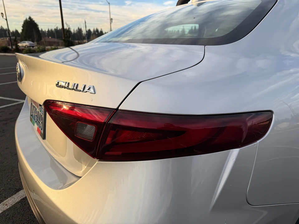 2017 Alfa Romeo Giulia - Image 25 of 31