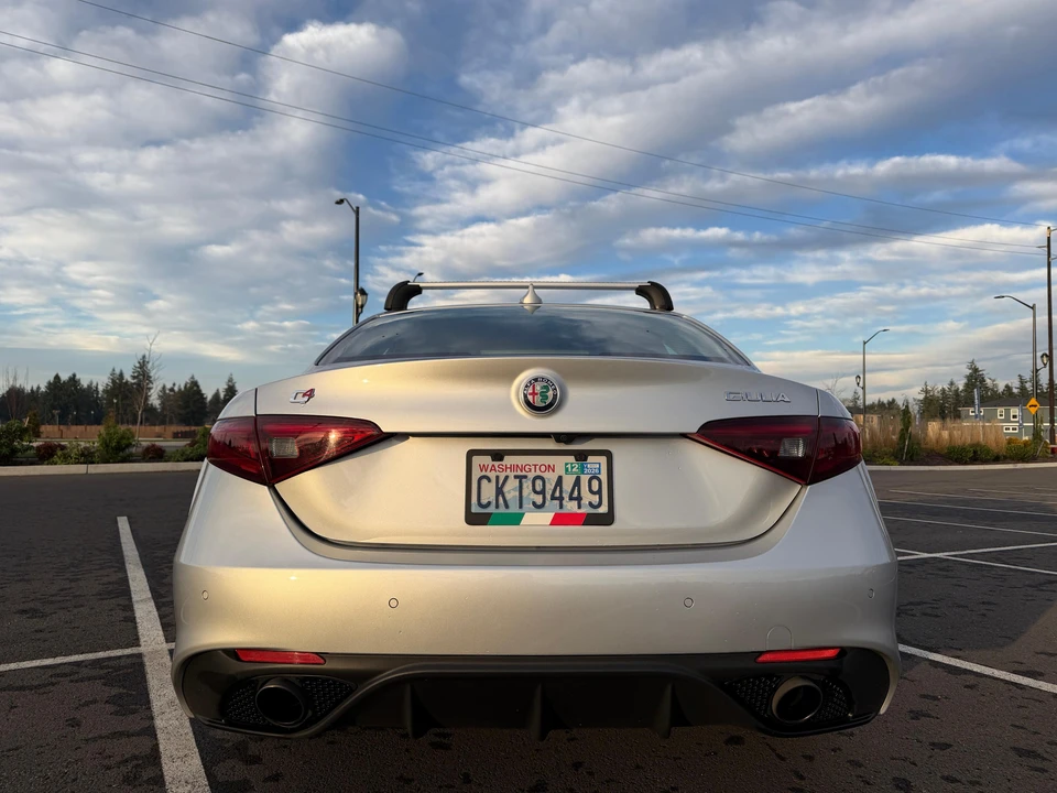 2017 Alfa Romeo Giulia - Image 14 of 31