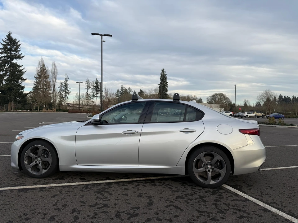 2017 Alfa Romeo Giulia - Image 10 of 31