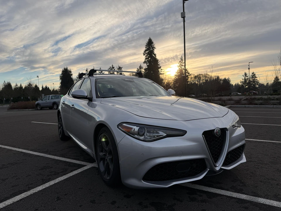 2017 Alfa Romeo Giulia - Image 19 of 31
