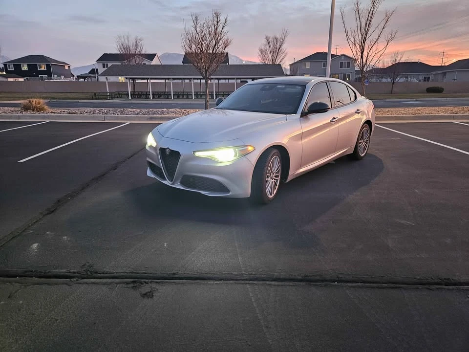 2017 Alfa Romeo Giulia - Image 2 of 10