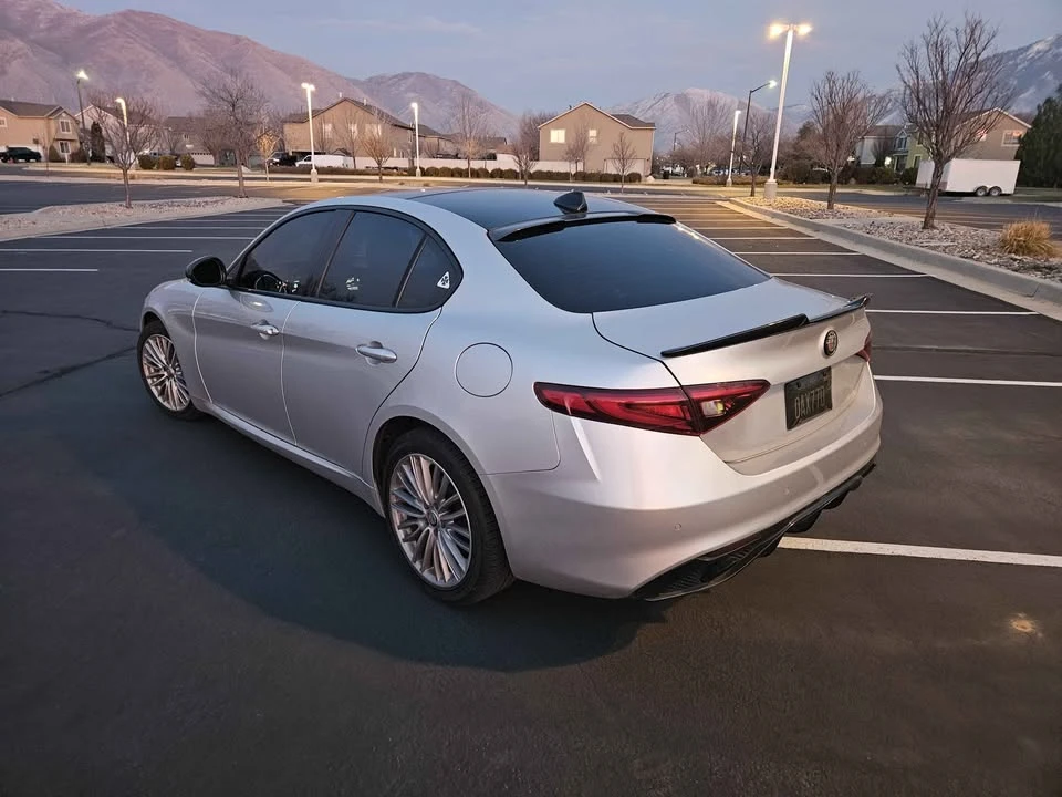 2017 Alfa Romeo Giulia - Image 5 of 10