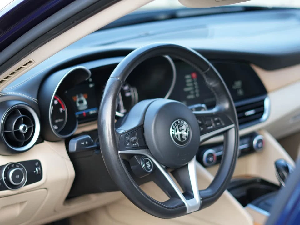 2017 Alfa Romeo Giulia - Image 8 of 16