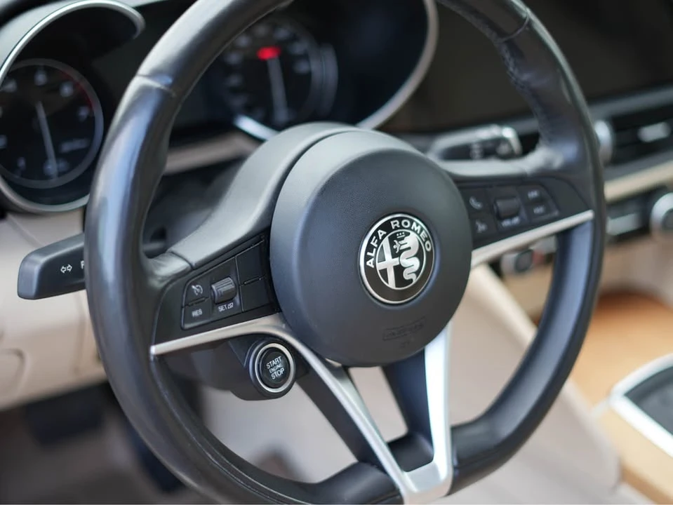 2017 Alfa Romeo Giulia - Image 11 of 16