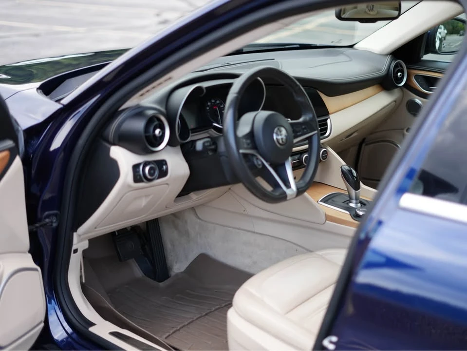 2017 Alfa Romeo Giulia - Image 12 of 16