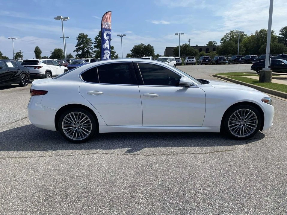 2017 Alfa Romeo Giulia - Image 8 of 10