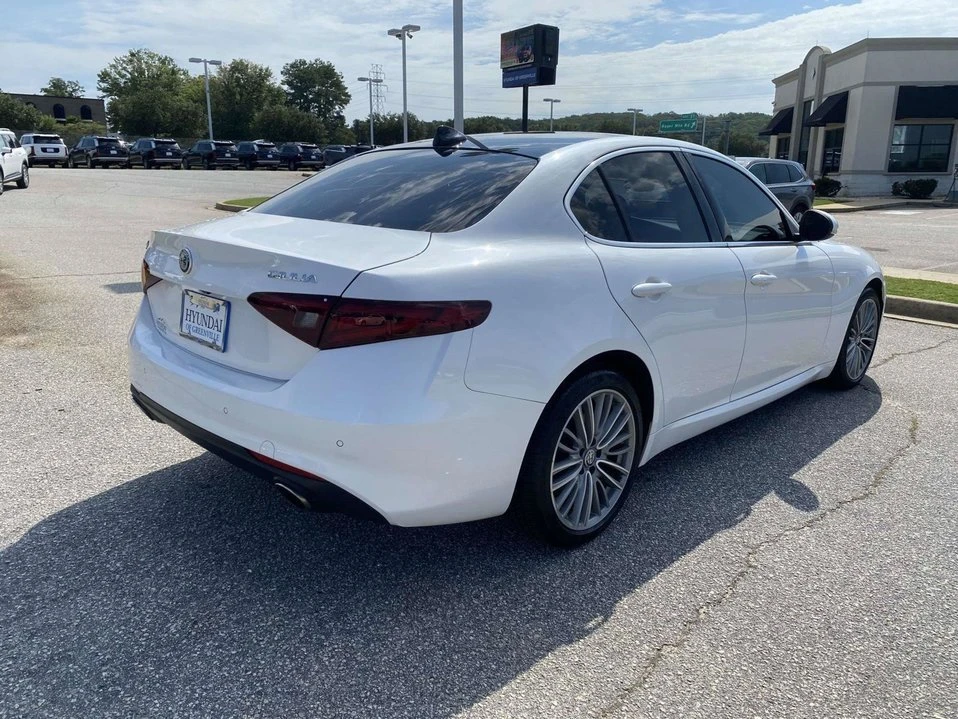 2017 Alfa Romeo Giulia - Image 7 of 10