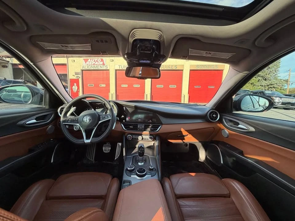 2017 Alfa Romeo Giulia - Image 15 of 20