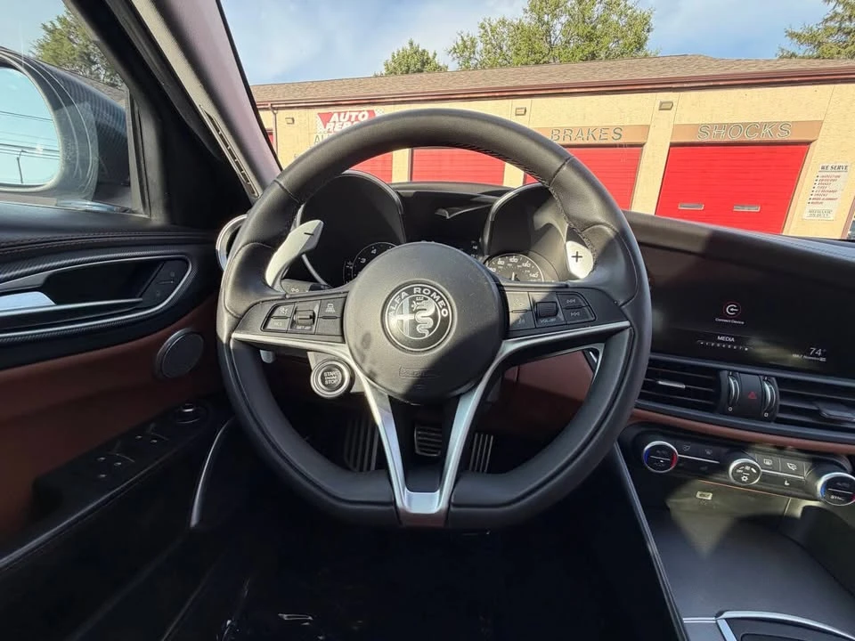 2017 Alfa Romeo Giulia - Image 11 of 20