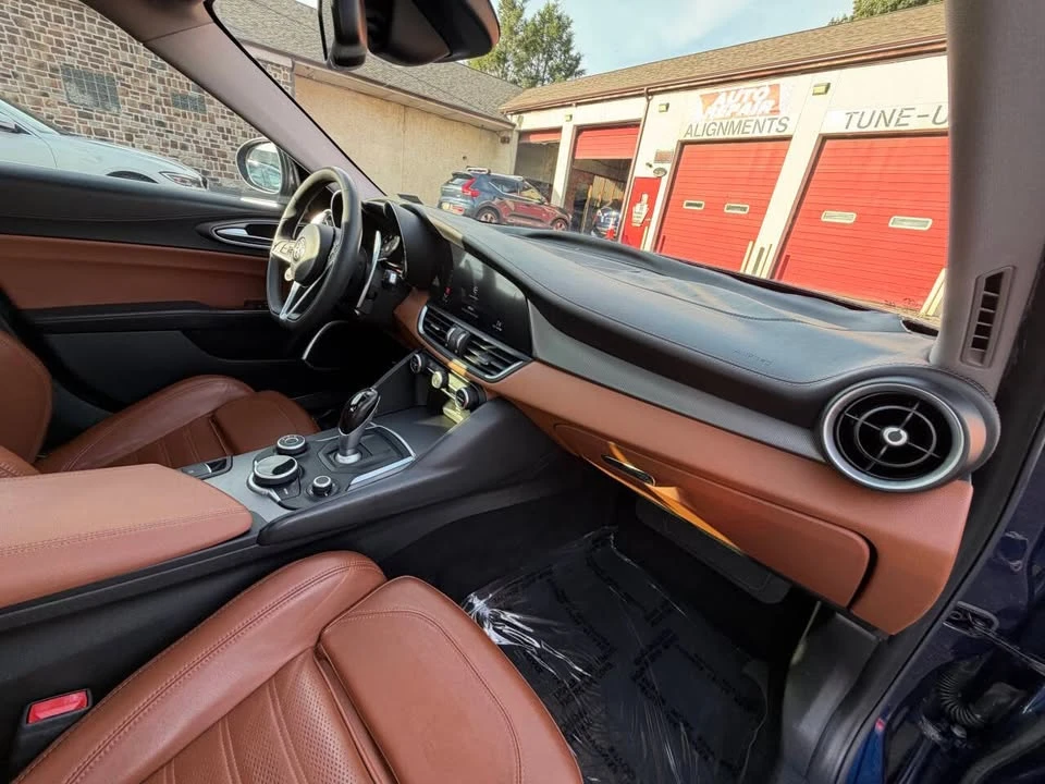 2017 Alfa Romeo Giulia - Image 13 of 20