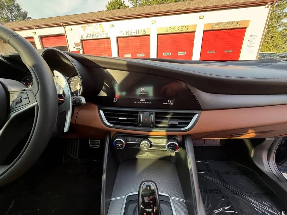 2017 Alfa Romeo Giulia - Image 12 of 20