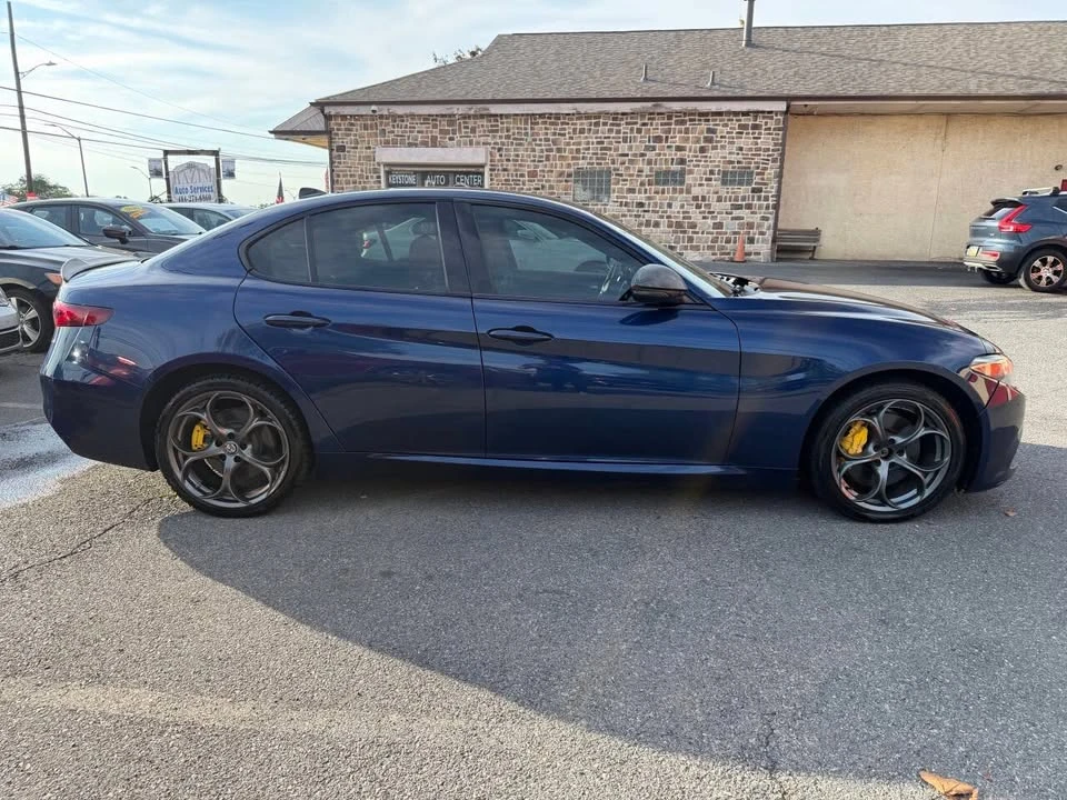 2017 Alfa Romeo Giulia - Image 5 of 20