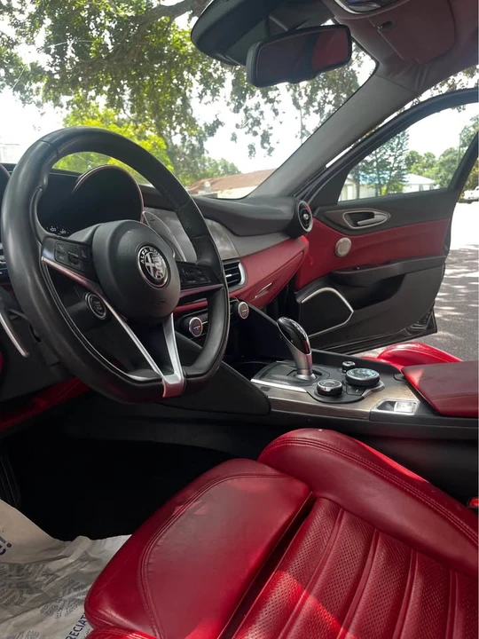 2017 Alfa Romeo Giulia - Image 7 of 9