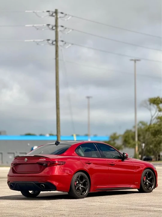 2017 Alfa Romeo Giulia - Image 5 of 12