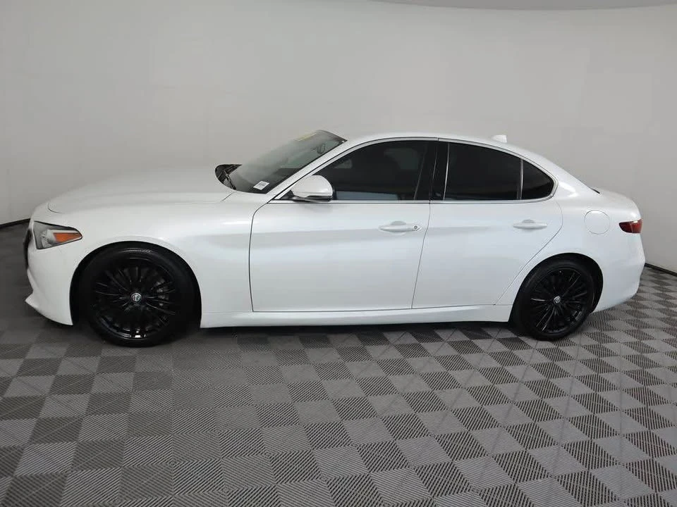 2017 Alfa Romeo Giulia - Image 7 of 20