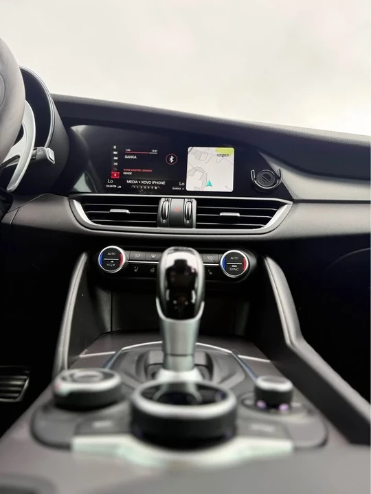 2017 Alfa Romeo Giulia - Image 10 of 12