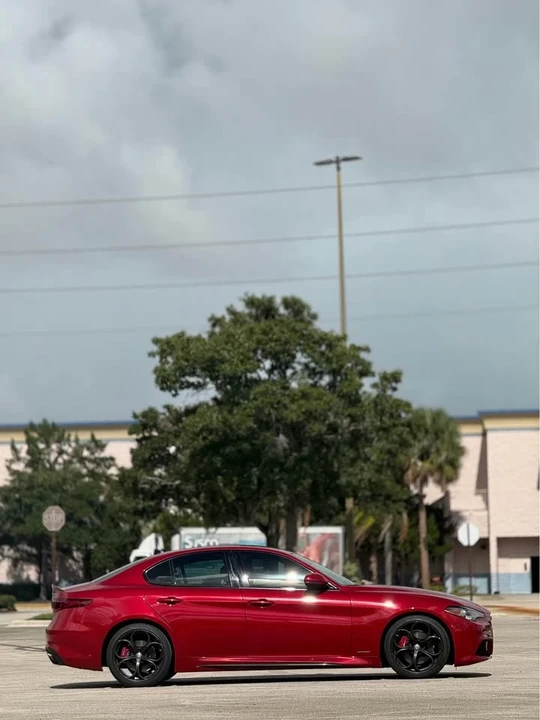 2017 Alfa Romeo Giulia - Image 4 of 12