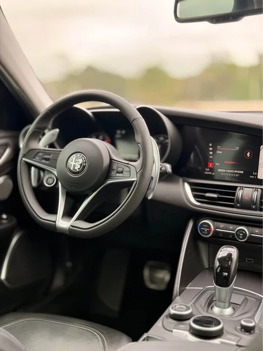 2017 Alfa Romeo Giulia - Image 9 of 12