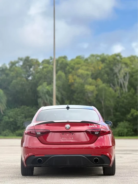 2017 Alfa Romeo Giulia - Image 6 of 12