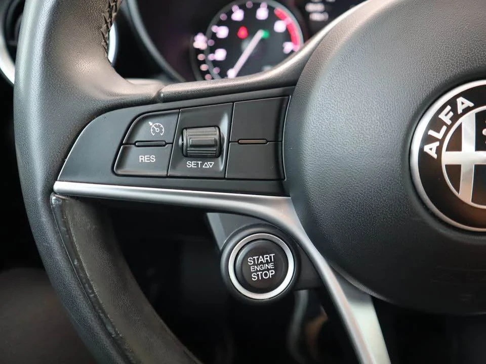 2017 Alfa Romeo Giulia - Image 10 of 20